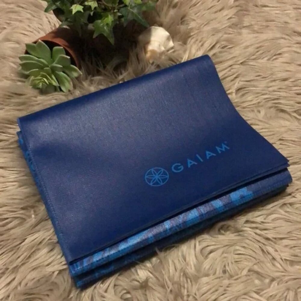 Gaiam Foldable Yoga/Exercise Mat-EUC-Blue-67x24